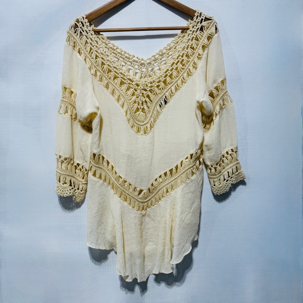 LA Class Women M Artsy Beige Gauzy Pullover Top Beach Cover-up Crochet trim BOHO